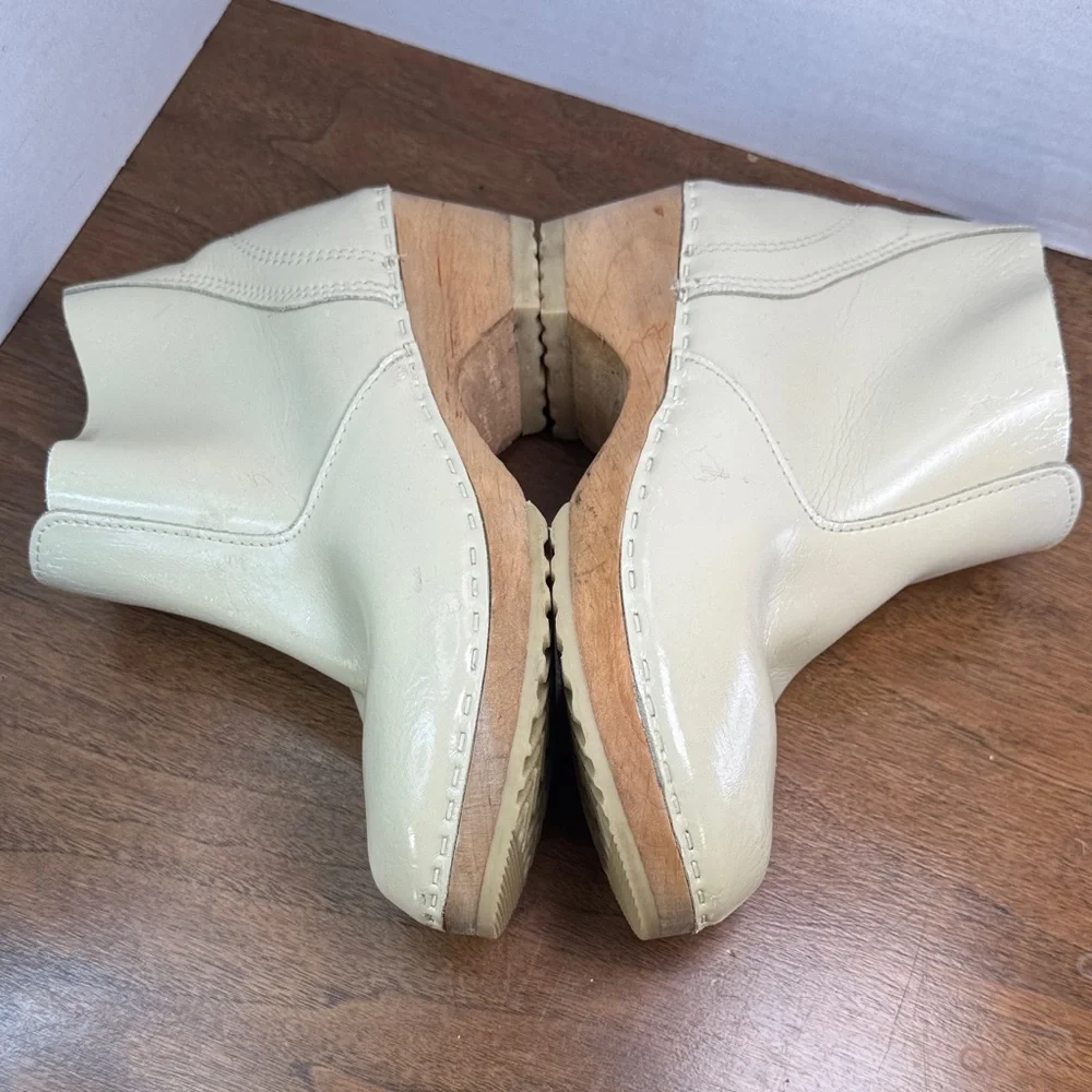 Hanna Andersson? Cream Patent Leather Wood Booties Boots, sz 36